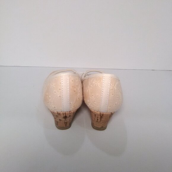 American Eagle Kids/Little Girls Wedge Heel Shoes Color Cream Size 10 1/… - Picture 4 of 9